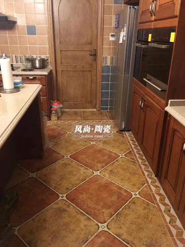 美式鄉村500×500客廳臥室地磚鐵鏽紅黃仿古磚防滑做舊復古瓷磚