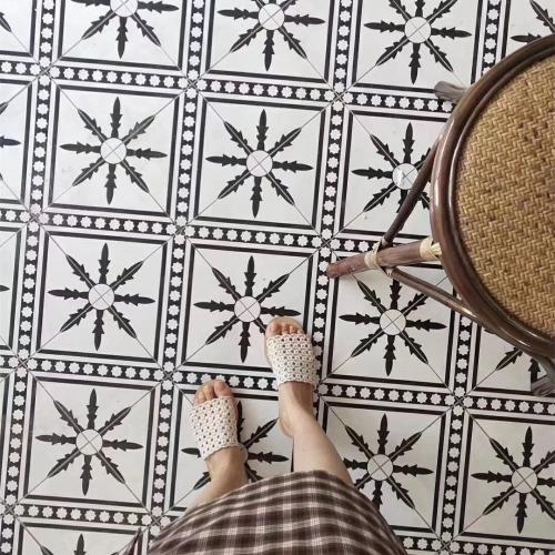 北歐黑白地磚防滑瓷磚浴室衛生間陽臺復古花磚日式200X200小花磚